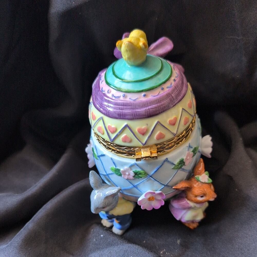 CWC Porcelain Decorative Box Easter Egg Shaped Hinged Box Rabbits Bird & Flowers - Picture 4 of 7
